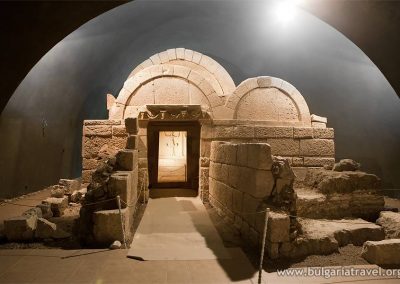 Sveshtari-tomb-1