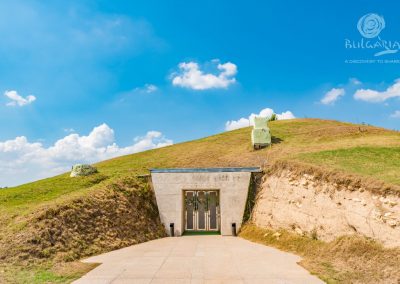 Sveshtari-tomb