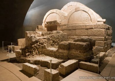 Sveshtari-tomb-2